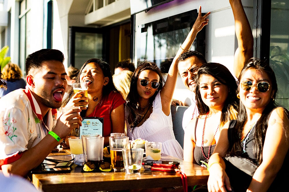 Mastering Bar Crawl Etiquette: Dos and Don'ts